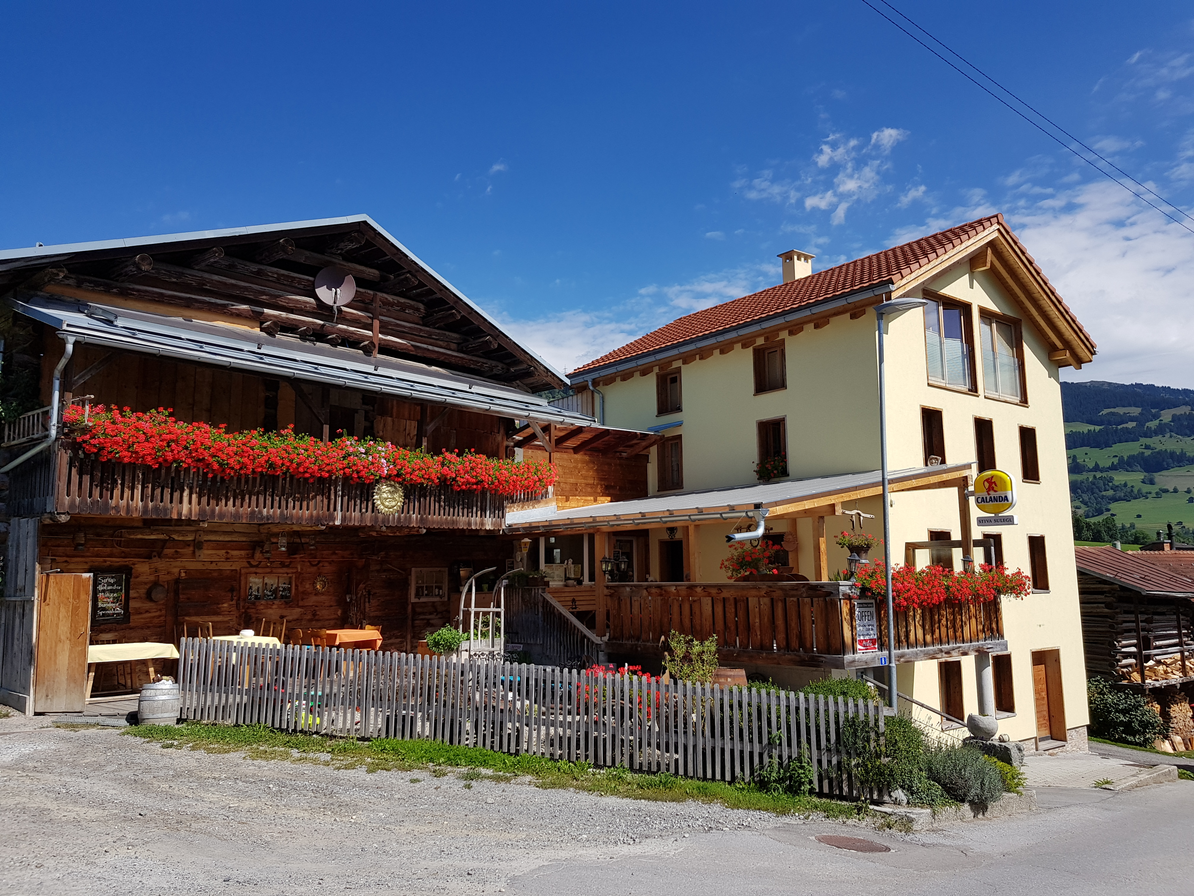 Grosses Haus mit Stall und viel Umschwung zu verkaufen