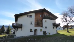 Charmante 2-Zimmer Maisonette-Wohnung in Brigels zu verkaufen